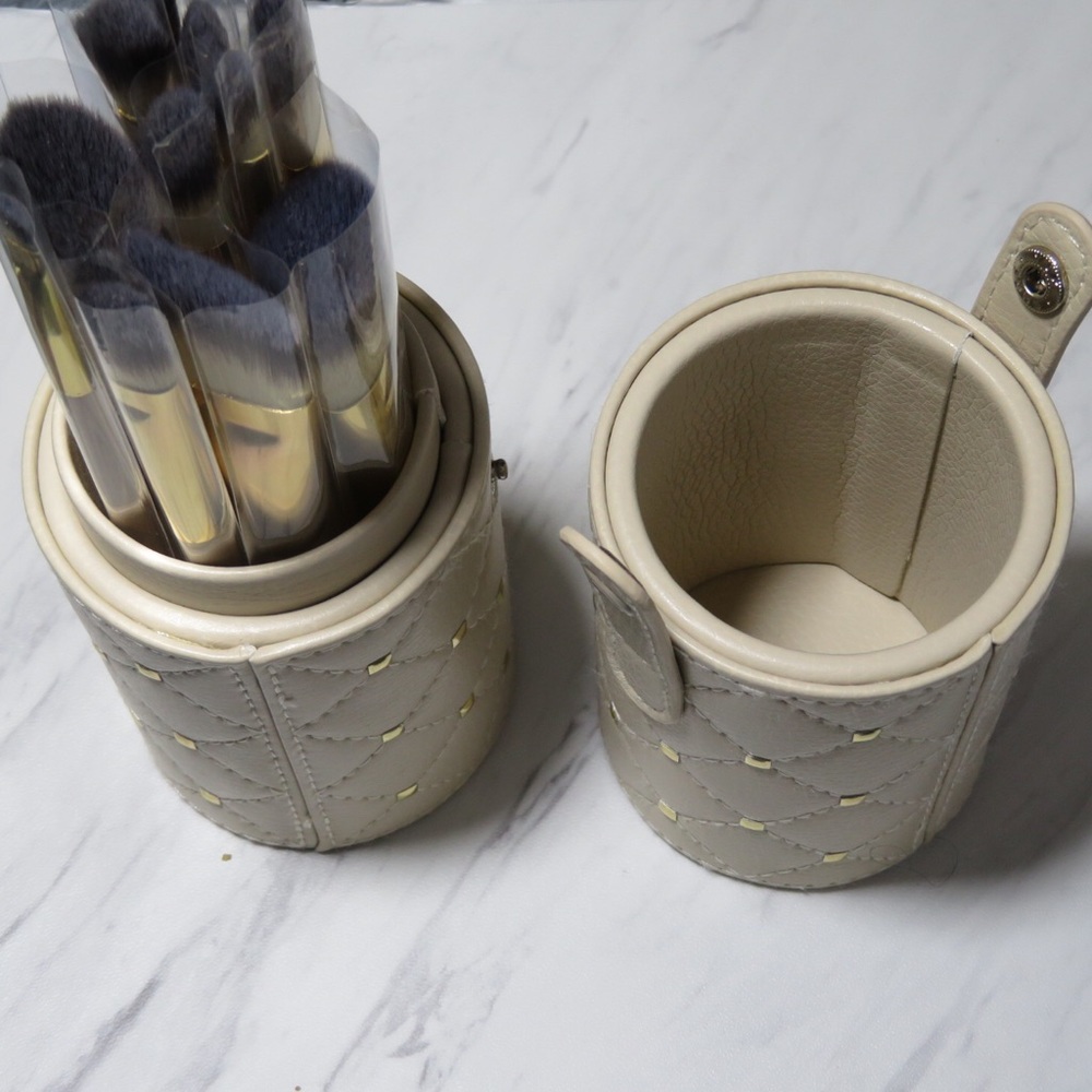 Makeup brushes
